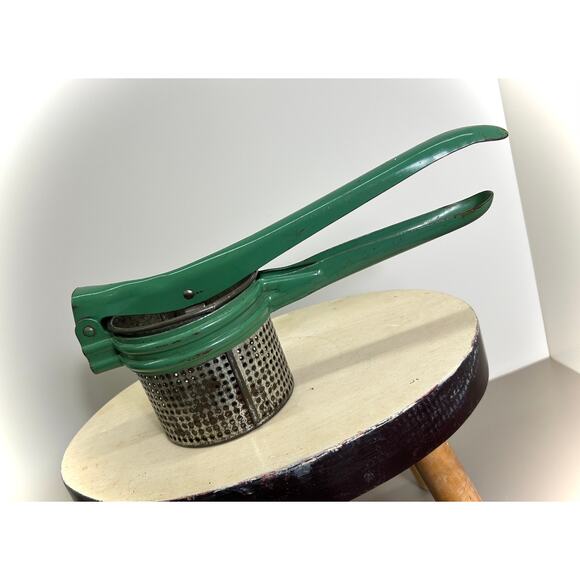 MCM Green Enamel Ricer-Masher VTG baby food processor - Kitchen Decor, Prepping - Picture 2 of 7